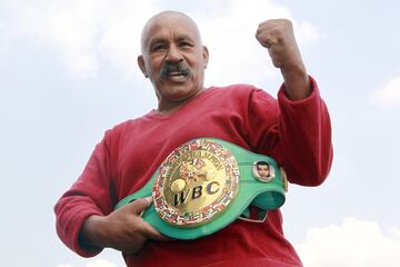 56 victorias, 42 por nocaut, es la carta de presentación de uno de los mejores boxeadores mexicanos de todos los tiempos. Fue campeón del mundo en el peso gallo del Consejo Mundial de Boxeo. Muy recordada es su pelea ante el galés Johnny Owen, quien murió siete días después del combate a causa de las heridas sufridas.