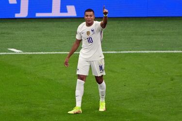 On Mbappé's offside goal