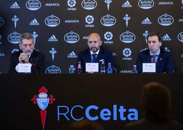 Presentaci¨®n de Miguel Cardoso como nuevo entrenador del Real Club Celta de Vigo, con el presidente de la entidad Carlos Mouri?o y Felipe Mi?ambres, director deportivo.