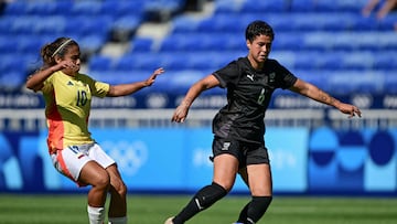 New Zealand's midfielder #06 Malia Steinmetz (R) fights for the ball with Colombia's midfielder #10 Leicy Santos during the women's group A football match between New Zealand and Colombia of the Paris 2024 Olympic Games at the Lyon Stadium in Lyon on July 28, 2024. (Photo by Olivier CHASSIGNOLE / AFP)