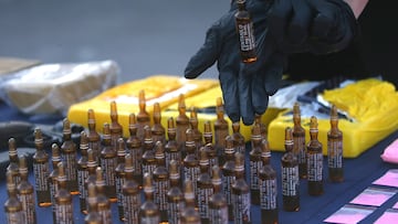 Santiago 4 de diciembre 2024.
Personal de la PDI entrega detalles sobre operación llevada a cabo por el Equipo Modelo Territorial Cero de la Brigada de Investigación Criminal (Bicrim) Cerrillos-Estación Central, denominada como "Búnker", donde se detuvo a 13 personas por los delitos de Tráfico Ilícito de Drogas, Lavado de Activos, Homicidio Frustrado 
Javier Salvo/Aton Chile