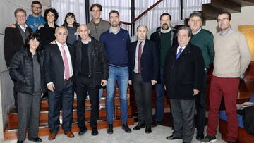 Imagen de archivo de Alejandro Blanco con los representantes de varias asociaciones de deportistas.