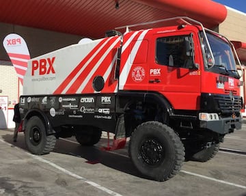 El camión de Tibau, Sabaté y Tibau Jr con el Palibex Dakar Team.