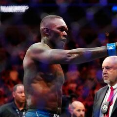 Adesanya se burló del hijo de Pereira