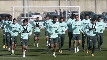 Los jugadores del Betis, en un entrenamiento reciente. 