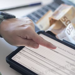 3 de abril de 2024, la vista del informe de ingresos sobre una tableta en Madrid (España). La campaña de alquiler y propiedad de 2023 comienza hoy al proporcionar informes de Internet, pero a partir de esta semana el contribuyente puede acceder al sitio web desde el sitio web y sus datos financieros de la aplicación móvil de la compañía fiscal. Este año, el gobierno ha lanzado algunas medidas financieras en los presupuestos estatales públicos, lo que significa que el IRPF se reducirá en hasta 21,000 euros a 21,000 euros, lo que afectará a los contribuyentes este año. Esta campaña se extenderá hasta el 1 de julio de 2024. 03 de abril de 2024; Madrid; Proporcionar ingresos; 2023; EDWARTO BARRA/Europa Press Campaign 04/04/2024