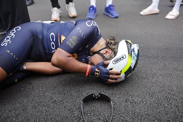 La española Paula Ostiz Taco reacciona tras ganar la carrera júnior femenina en el Campeonato Mundial de Ciclismo en Ruta UCI en Kigali, Ruanda.