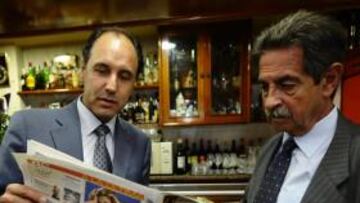 <b>"MUCHO TE REÍAS CON PERNÍA". </b>Revilla le comentó a Diego la foto que publicabamos ayer en AS.