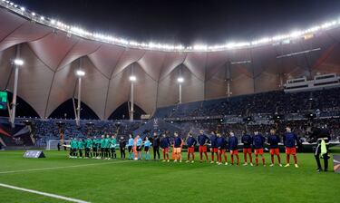 Formación de los equipos del Betis y Barcelona.