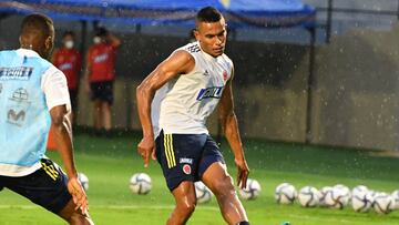 William Tesillo durante un entrenamiento con la Selecci&oacute;n Colombia.