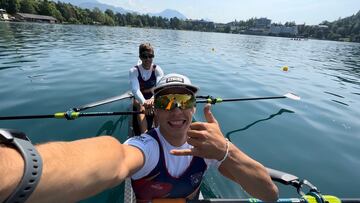 Caetano Horta, delante, y Dennis Carracedo se sacan una foto en su primer entrenamiento en Eslovenia.