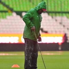 Lluvia retrasa inicio de partido entre León y Mazatlán