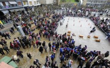 Ambiente de derbi por las calles de Eibar