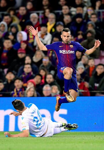 Jordi Alba y Fabian Schaer.