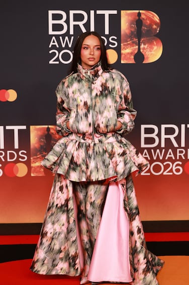 Jade Thirlwall posa en la alfombra roja. 