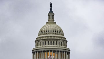 WASHINGTON, DC - 11 DE FEBRERO: Las tropas de la Guardia Nacional contin&uacute;an protegiendo los terrenos del edificio del Capitolio de los EE. UU. 