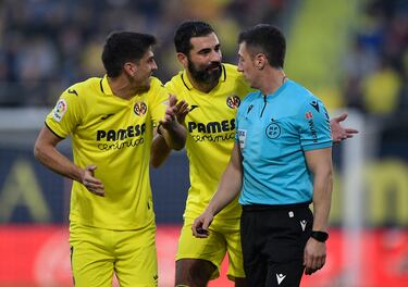 Villarreal 1-1 Real Madrid | Benzema volvió a poner el empate en el marcador engañando a Reina de penalti. Le dio con la mano Foyth tras un pase de Tchouameni a Vinicius en el área, que acabó después en el fallo de Benzema.
