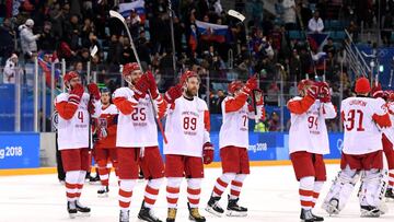 Los jugadores de Rusia celebran el pase a la final de hockey hielo masculino tras ganar en semifinales a la Rep&uacute;blica Checa en los Juegos Ol&iacute;mpicos de Pyeongchang.