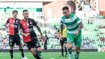 (L-R), Victor Emanuel Aguilera of Atlas and Marcelo Javier Correa of Santos during the game Santos vs Atlas, corresponding Round 06 the Torneo Apertura 2022 of the Liga BBVA MX at TSM - Corona-o Stadium, on July 31, 2022.
<br><br>
(I-D), Victor Emanuel Aguilera de Atlas y Marcelo Javier Correa de Santos durante el partido Santos vs Atlas, correspondiente a la Jornada 06 del Torneo Apertura 2022 de la Liga BBVA MX en el Estadio TSM -Corona-, el 31 de julio de 2022.