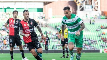   (L-R), Victor Emanuel Aguilera of Atlas and Marcelo Javier Correa of Santos during the game Santos vs Atlas, corresponding Round 06 the Torneo Apertura 2022 of the Liga BBVA MX at TSM - Corona-o Stadium, on July 31, 2022.

<br><br>

(I-D), Victor Emanuel Aguilera de Atlas y Marcelo Javier Correa de Santos durante el partido Santos vs Atlas, correspondiente a la Jornada 06 del Torneo Apertura 2022 de la Liga BBVA MX en el Estadio TSM -Corona-, el 31 de julio de 2022.