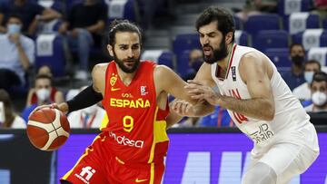 Ricky Rubio maneja el balón durante el amistoso entre España e Irán disputado en el WiZink Center.