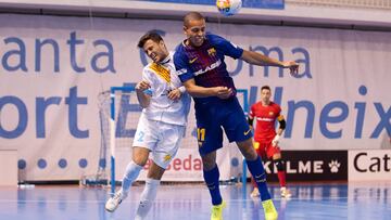 El Bar?a gana el derbi catal¨¢n y sigue con pleno de triunfos