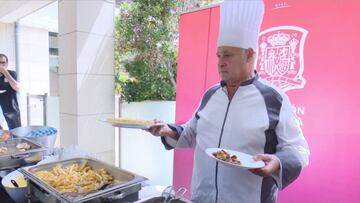 ¿Qué comen el día de partido? ¿Tienen algún premio? Nos colamos en la cocina de La Roja