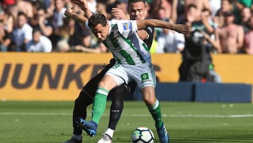 Guardado, ante el Sevilla. 