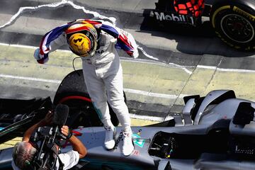 Lewis Hamilton ganador de la carrera. 