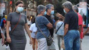 3-9-2020.Terrassa.Gente por la calle con mascarilla.Covid-19. &copy; Foto: Cristobal Castro.