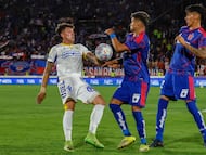Futbol, Universidad de Chile vs Universidad de Concepcion.
Fecha 6, Liga de Primera 2026.
El jugador de Universidad de Concepcion Pablo Parra, izquierda, disputa el balon con Fabian Hormazabal de Universidad de Chile durante el partido de primera division realizado en el estadio Nacional de Santiago, Chile.
09/03/2026
Andres Pina/Photosport
Football, Universidad de Chile vs Universidad de Concepcion.
6th turn, 2026 First Division League.
Universidad de Concepcion player Pablo Parra, left, vies for the ball against Fabian Hormazabal of Universidad de Chile during a first division match at Nacional stadium in Santiago, Chile.
09/03/2026
Andres Pina/Photosport