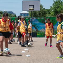 El Día Internacional del Fútbol Femenino reivindica la calle