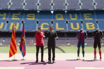 El jugador francés fue presentado en el Camp Nou.