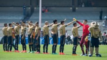 Los jugadores de Pumas entonan el himno universitario antes de cada partido que se desarrolle en el Olímpico Universitario.
