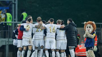 Los jugadores del Saarbrücken celebran la victoria.