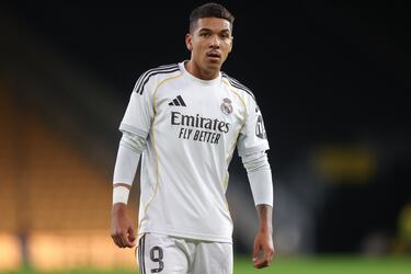 Lorenzo Zúñiga Owono nació en Puerto del Rosario, ciudad en la isla de Fuerteventura, el 18 de enero de 2003, cuando su padre, el futbolista malagueño Lorenzo Zúñiga Ocaña, jugaba en el CD Corralejo.  De padres españoles y abuelo materno ecuatoguineano, Zúñiga es elegible por España y Guinea Ecuatorial. En agosto de 2021, fue convocado por la Selección de fútbol sub-19 de España pero no debutó en esta categoría hasta marzo de 2022,​ anotando un gol durante la clasificación para el Campeonato Europeo de la UEFA Sub-19 2022. El 31 de mayo de 2025, Zúñiga recibió su primer llamado a la absoluta de Guinea Ecuatorial. Seis días después, hizo su debut, como titular en un amistoso perdido contra Gambia. El futbolista del Castilla todavía podría regresar a jugar con la Selección española.