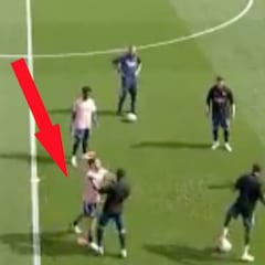 Dani Ceballos a golpes con su compañero Nketiah en pleno rondo...