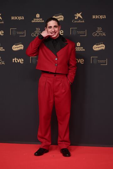 El actor ?scar Lasarte posa en la alfombra roja de los Premios Goya.