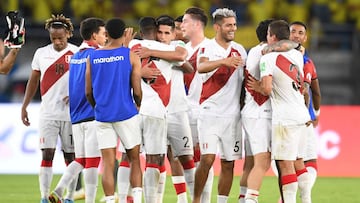 Peru&#039;s players celebrate after defeating Colombia during the South American qualification football match for the FIFA World Cup Qatar 2022 at the Roberto Melendez Metropolitan Stadium in Barranquilla, Colombia, on January 28, 2021. (Photo by DANIEL M