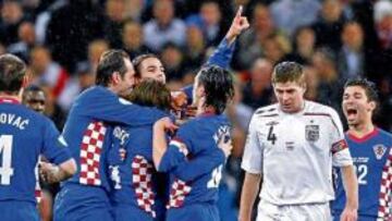 <b>VAYA PALO. </b>Croacia venció en Wembley y a Gerard y los ingleses se les quedó esta cara.