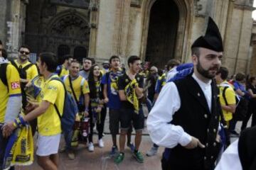 Miles de  seguidores del Cádiz se han desplazado hasta Oviedo para animar a su equipo 