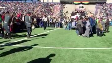 ?A Evo Morales se le fue mucho la bola! ?Pelotazo a los guardias!