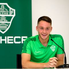 “Me considero un nueve con gol, ya se verá en el campo”