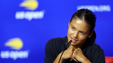 La tenista británica Emma Raducanu atiende a los medios antes del US Open 2022.