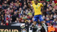 Chile evita a Neymar y Luis Suárez en la primera rueda