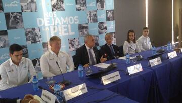 Diego García Carrera, Marcus Cooper Walz, Alejandro Blanco, Francisco de Bergia, Laura García-Caro y Sergio Galán posan durante el acto de renovación de las Becas Podium entre Telefónica y el COE.