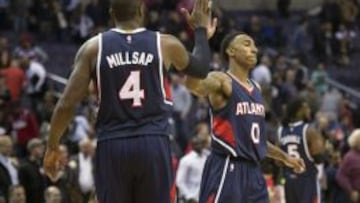 Paul Millsap (4) y Jeff Teague (0) celebran la victoria ante los Wizards.
