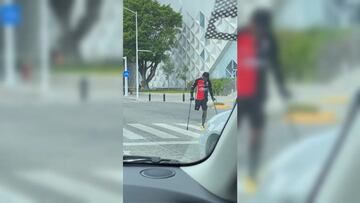 Rojinegros discapacitados se lucen en semáforo mientras dominan el balón