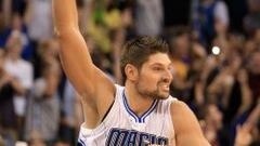 Nikola Vucevic festeja el triunfo de los Magic con una canasta suya sobre la bocina.