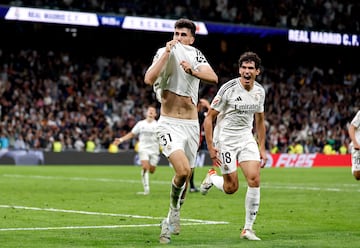 Jacobo Ramn y Vallejo celebran el gol de la victoria ante el Mallorca en Liga.